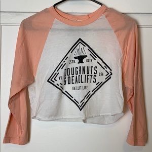 Doughnuts & Deadlifts cropped baseball tee